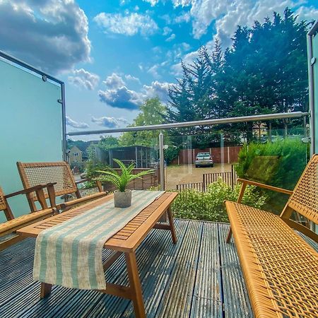2 Bedroom City Centre Apartment In High Wycombe With Parking Dış mekan fotoğraf