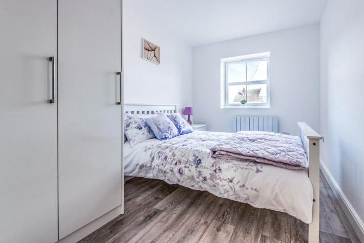 2 Bedroom City Centre Apartment In High Wycombe With Parking Dış mekan fotoğraf