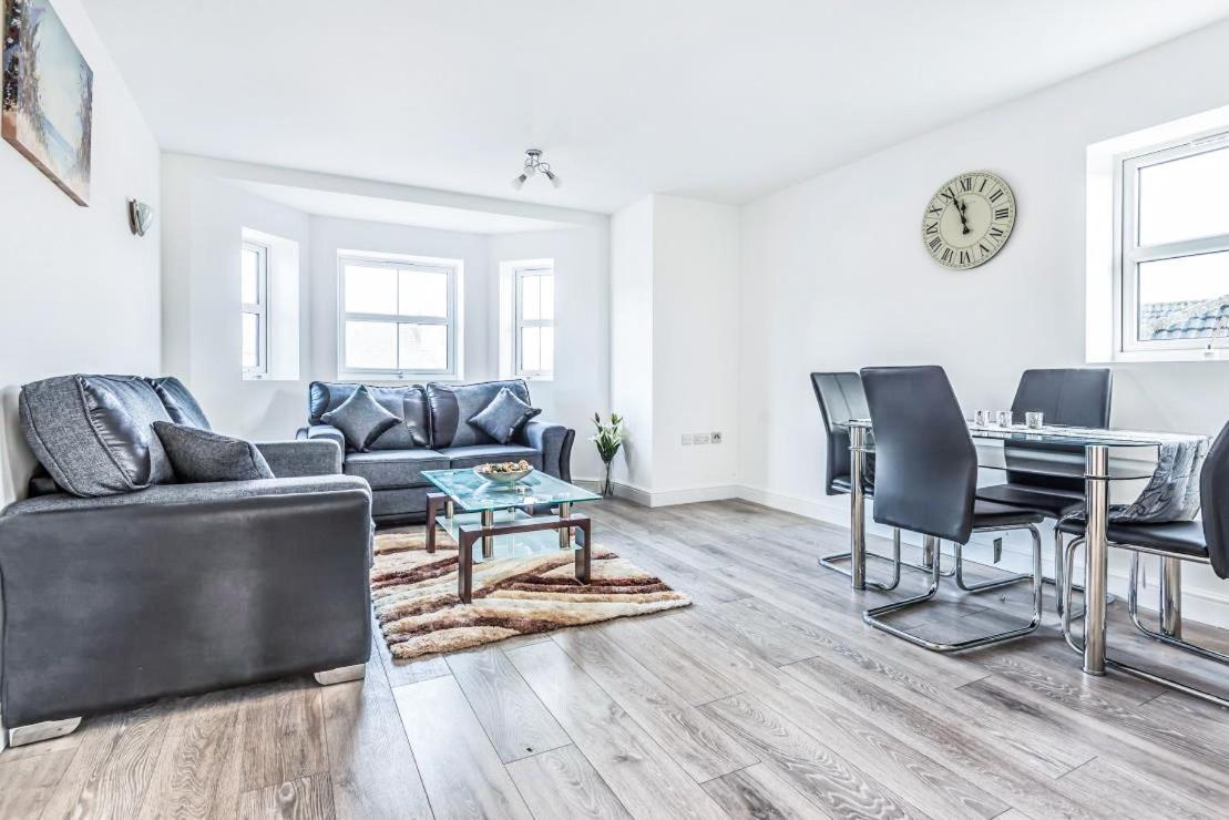 2 Bedroom City Centre Apartment In High Wycombe With Parking Dış mekan fotoğraf
