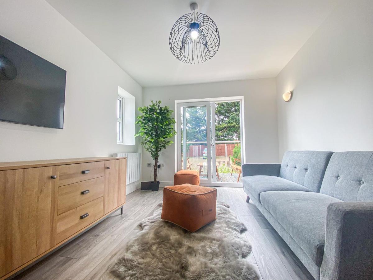 2 Bedroom City Centre Apartment In High Wycombe With Parking Dış mekan fotoğraf