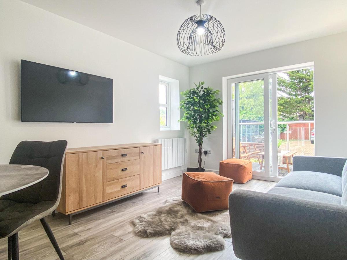 2 Bedroom City Centre Apartment In High Wycombe With Parking Dış mekan fotoğraf
