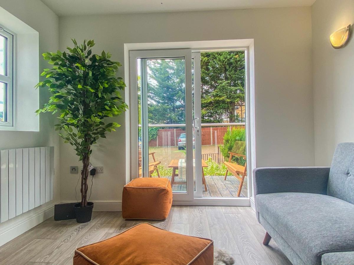 2 Bedroom City Centre Apartment In High Wycombe With Parking Dış mekan fotoğraf