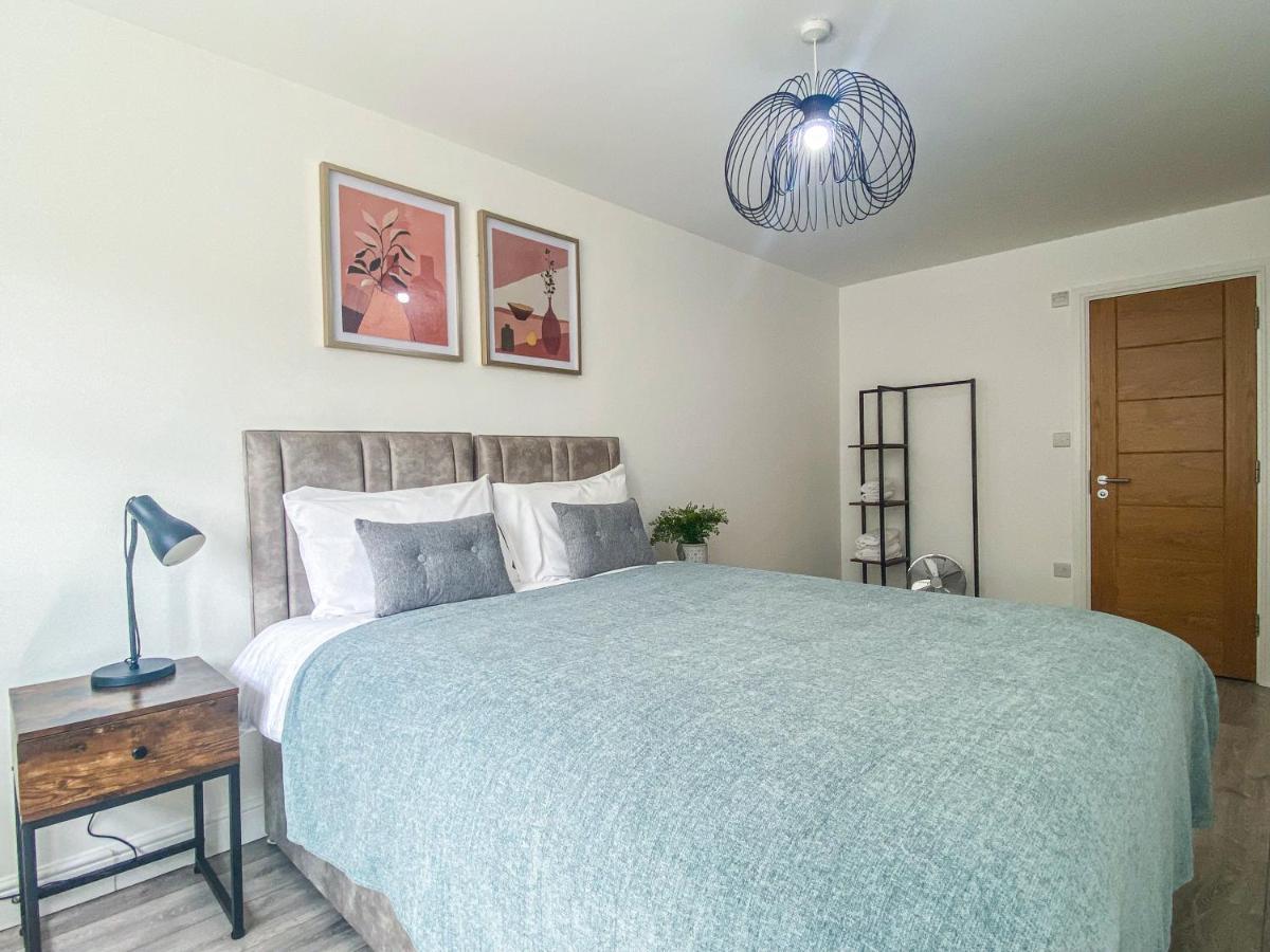 2 Bedroom City Centre Apartment In High Wycombe With Parking Dış mekan fotoğraf
