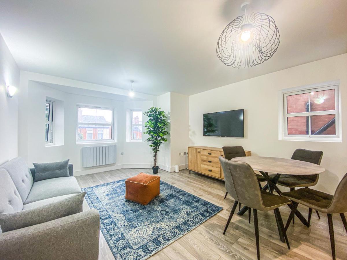 2 Bedroom City Centre Apartment In High Wycombe With Parking Dış mekan fotoğraf