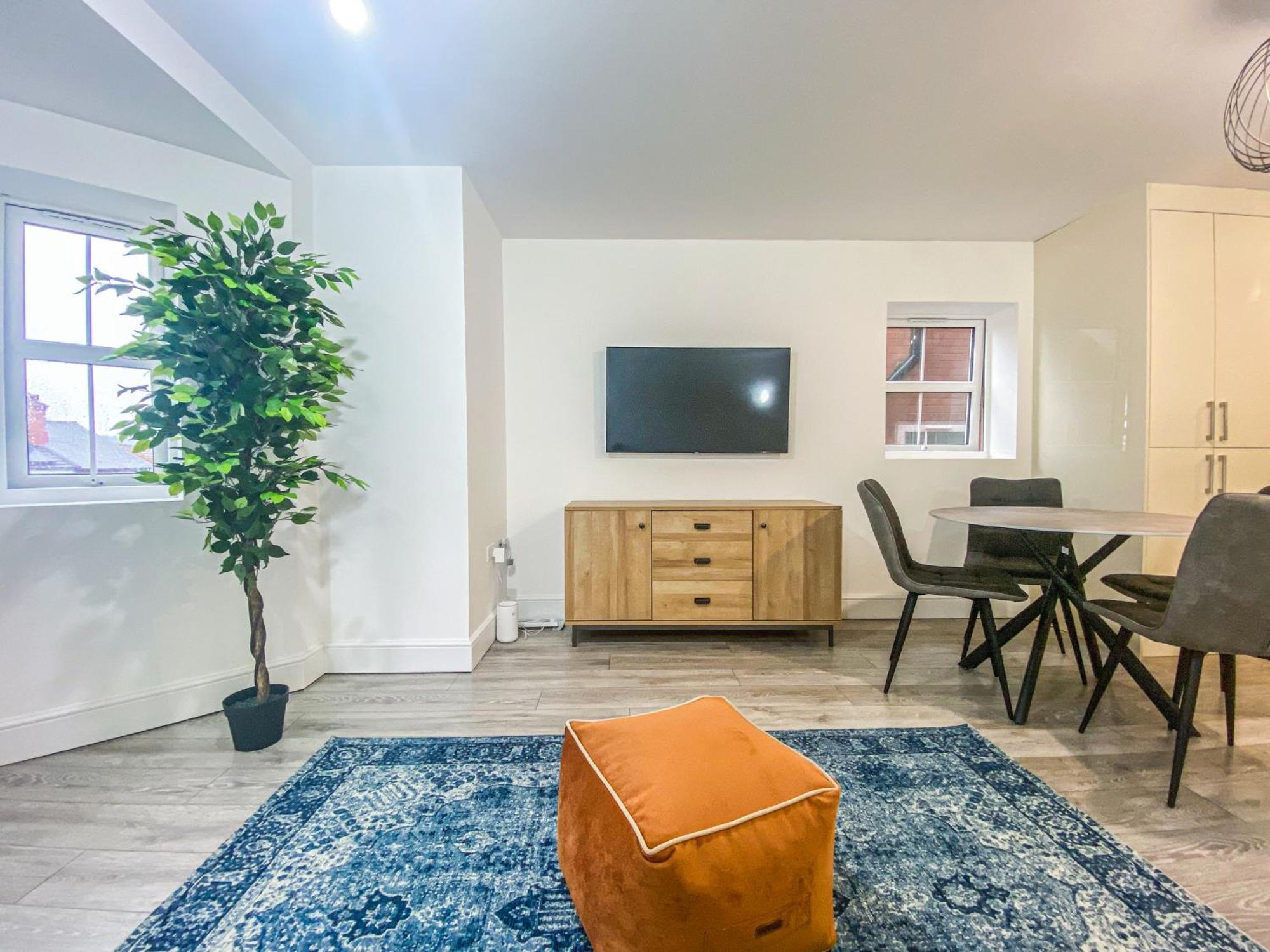 2 Bedroom City Centre Apartment In High Wycombe With Parking Dış mekan fotoğraf