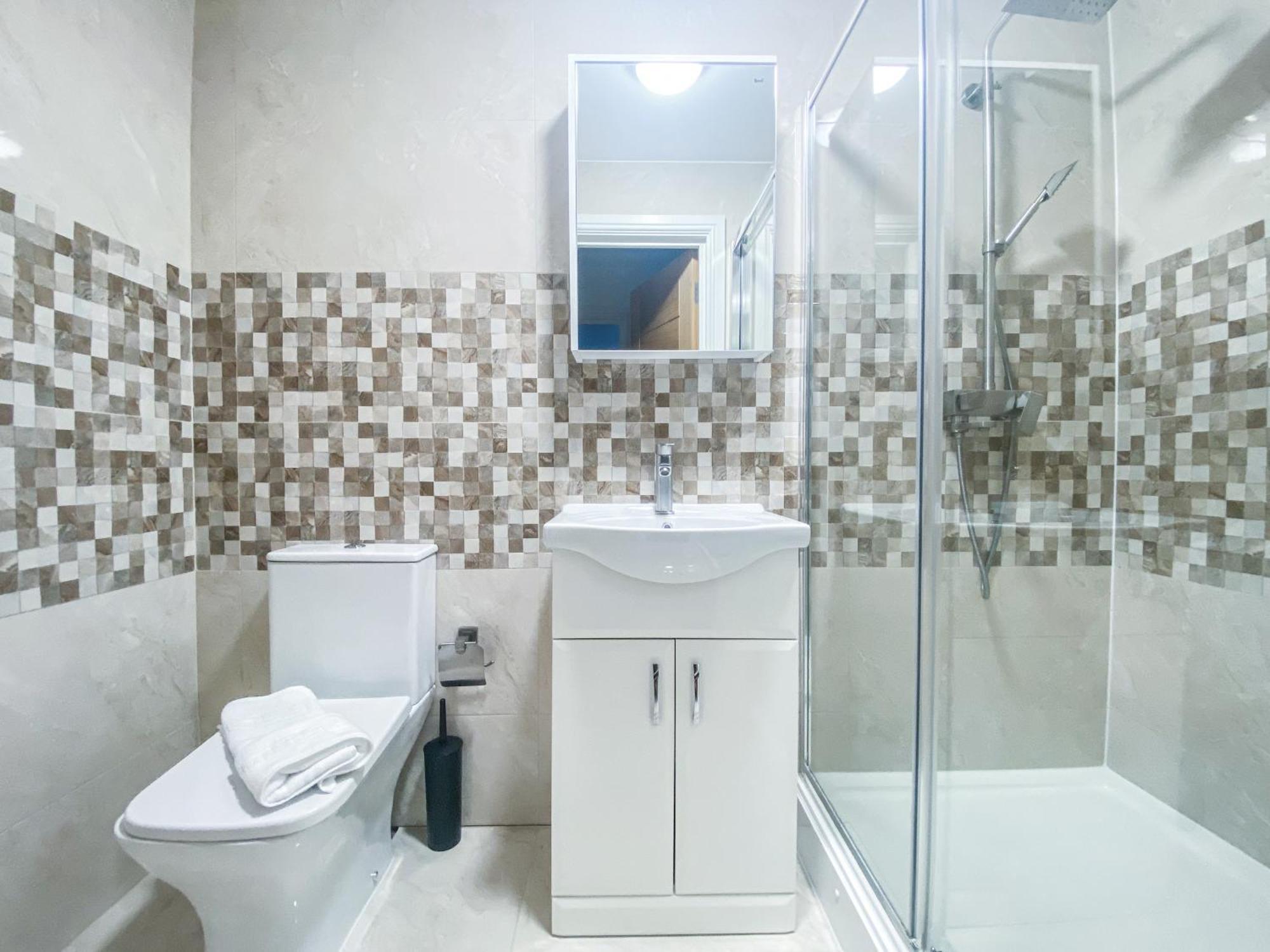 2 Bedroom City Centre Apartment In High Wycombe With Parking Dış mekan fotoğraf