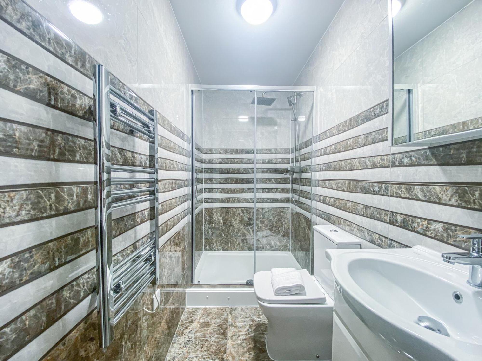 2 Bedroom City Centre Apartment In High Wycombe With Parking Dış mekan fotoğraf