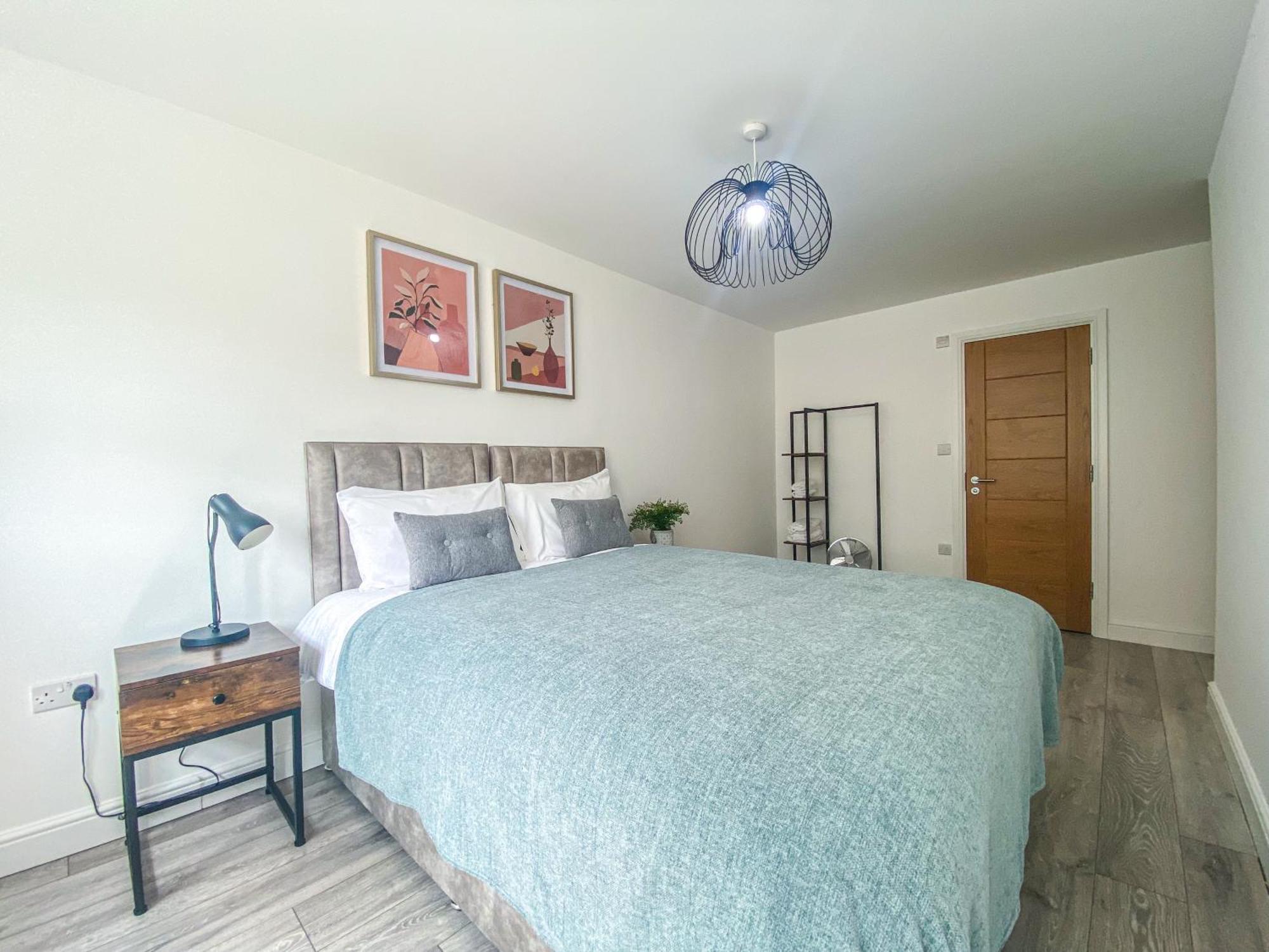 2 Bedroom City Centre Apartment In High Wycombe With Parking Dış mekan fotoğraf