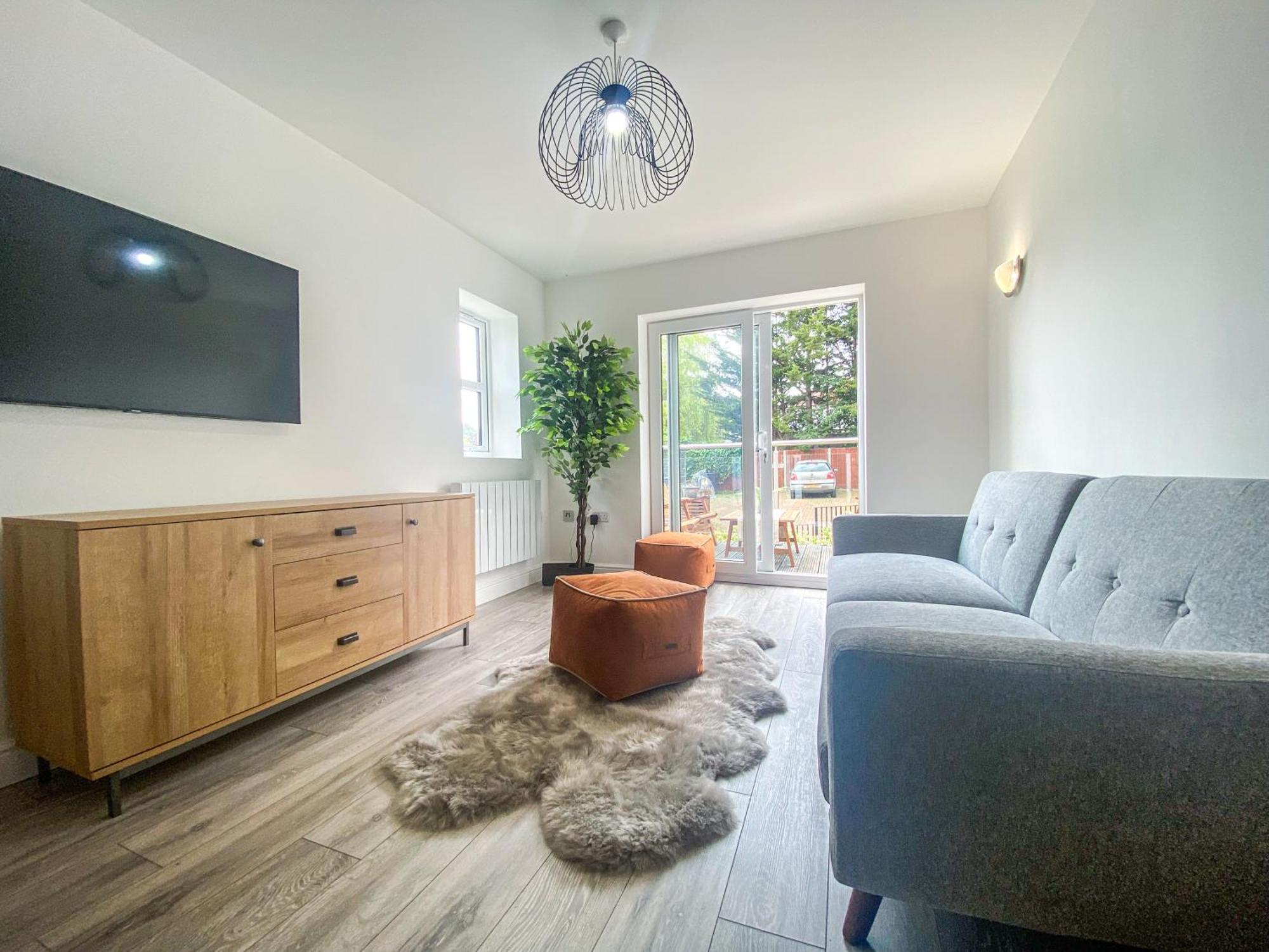 2 Bedroom City Centre Apartment In High Wycombe With Parking Dış mekan fotoğraf