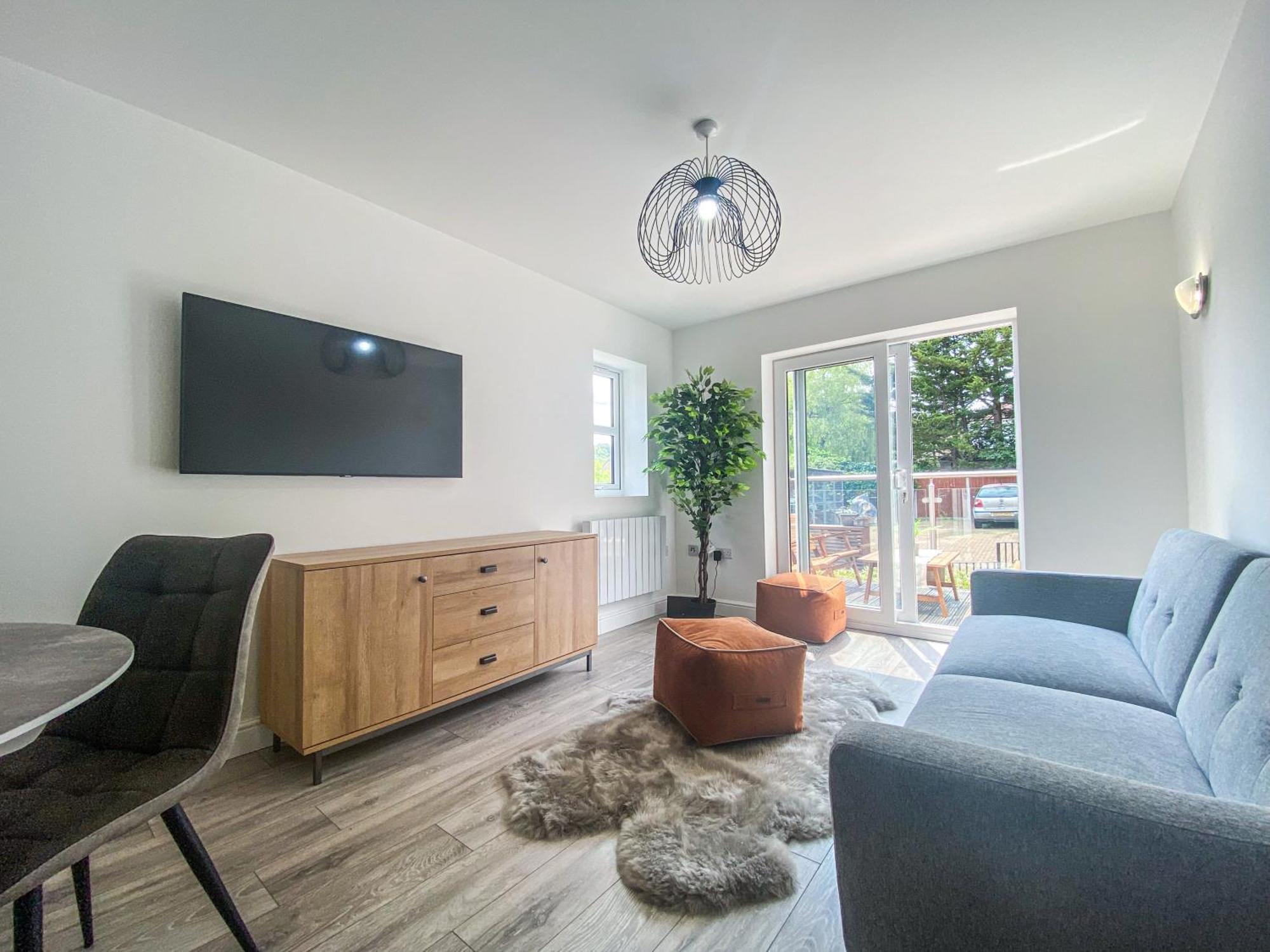 2 Bedroom City Centre Apartment In High Wycombe With Parking Dış mekan fotoğraf
